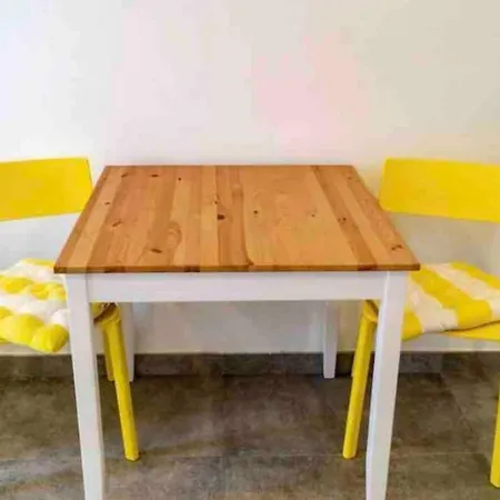 Nicely Furnished 1 Bedroom In Apartment